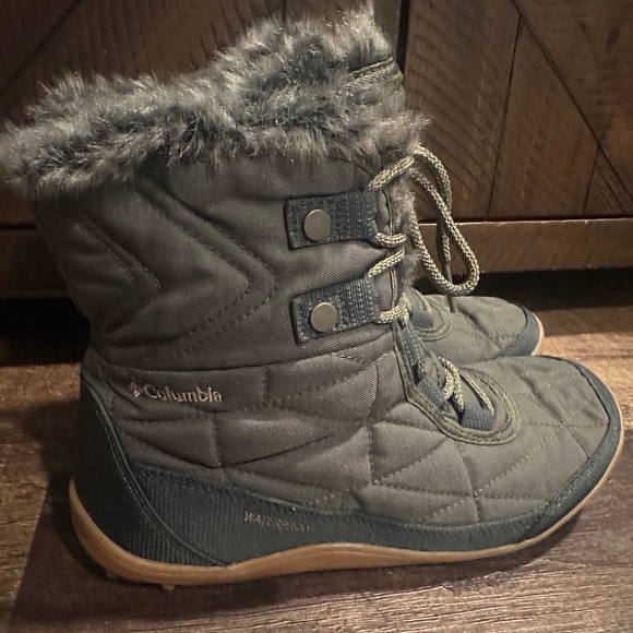 Columbia Minx Shorty III in Olive/Khaki - Picture 2 of 5